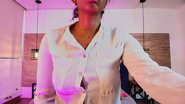 Ellie-Alves online show from June 18, 5:06 pm