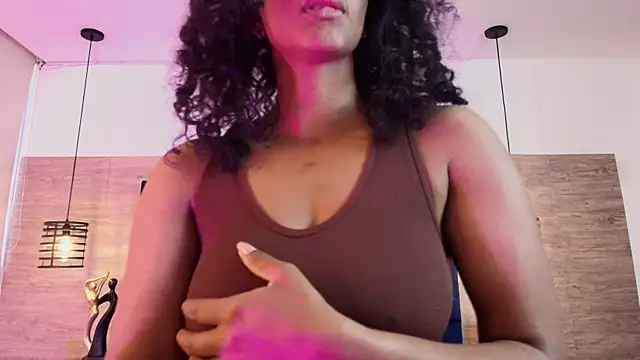Ellie-Alves online show from July 15, 1:49 pm