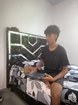 Snapshot of neitan_miller_ chatting on July 30, 1:43 pm neitan miller online show from July 30, 1:43 pm