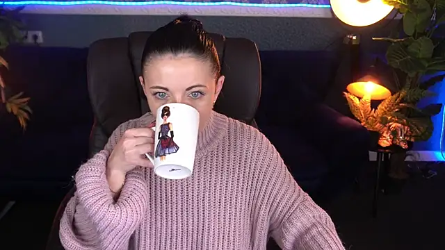 Dafni Monn online show from November 19, 6:46 am