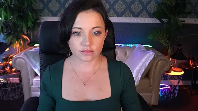 Dafni Monn online show from May 4, 1:18 pm