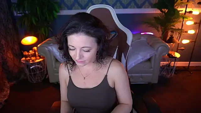 Dafni Monn online show from June 18, 5:51 am