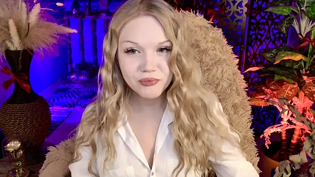 ChloeWhite online show from February 12, 3:51 pm