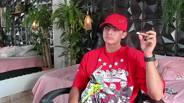 Snapshot of elliot_colton chatting on June 21, 6:10 pm elliot colton online show from June 21, 6:10 pm