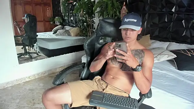 Snapshot of elliot_colton chatting on July 1, 7:57 pm elliot colton online show from July 1, 7:57 pm