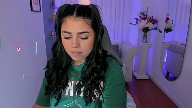 Snapshot of taylor_smiith1 chatting on June 5, 8:14 pm taylor smiith1 online show from June 5, 8:14 pm