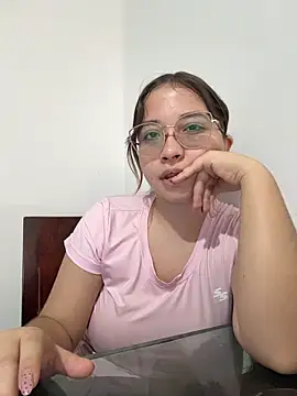 Snapshot of AliciaWhite_nt chatting on June 11, 4:49 pm AliciaWhite nt online show from June 11, 4:49 pm