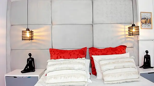 IvonneOwen online show from February 9, 1:09 am