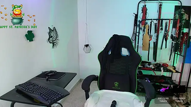 ariannaconnor  online show from March 17, 5:05 pm