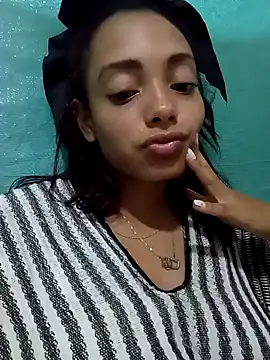 meganparixx online show from May 2, 2:27 am