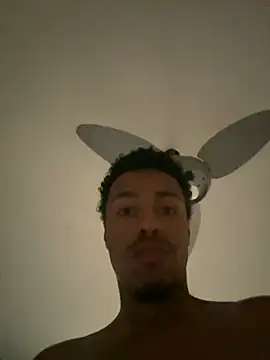 Snapshot of LorenzoBlack27 chatting on June 4, 9:10 pm LorenzoBlack27 online show from June 4, 9:10 pm
