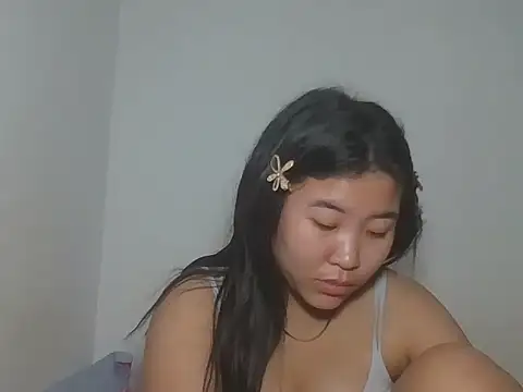 Snapshot of Zyeiii chatting on February 1, 8:51 pm Zyeiii online show from February 1, 8:51 pm