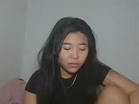 Snapshot of Zyeiii chatting on February 4, 7:53 pm Zyeiii online show from February 4, 7:53 pm