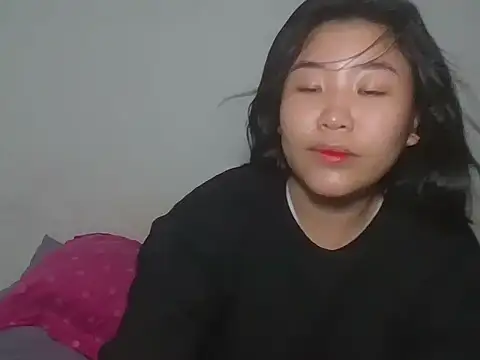 Snapshot of Zyeiii chatting on March 1, 8:27 am Zyeiii online show from March 1, 8:27 am