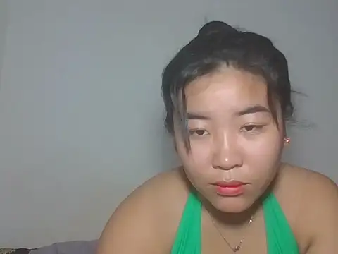 Snapshot of Zyeiii chatting on March 14, 9:42 pm Zyeiii online show from March 14, 9:42 pm