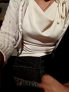 Snapshot of hoahong2 chatting on February 5, 2:43 pm hoahong2 online show from February 5, 2:43 pm