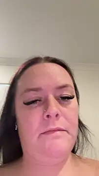 carinabro10 online show from June 7, 3:43 am