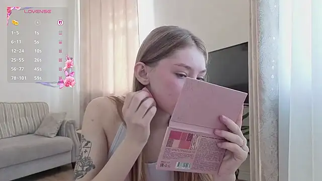 LindyUnderkoffler online show from March 18, 12:08 pm