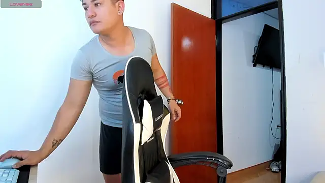 Theo Rowan online show from February 3, 7:08 pm