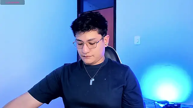 Theo Rowan online show from February 10, 6:12 pm