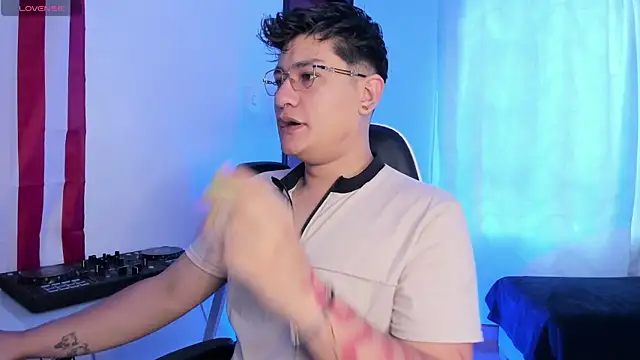 Theo Rowan online show from April 23, 11:42 am