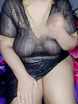 Snapshot of Curvymoza chatting on April 8, 1:05 am Curvymoza online show from April 8, 1:05 am