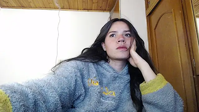 Snapshot of Shanel_Lozano chatting on May 11, 2:39 am Shanel Lozano online show from May 11, 2:39 am