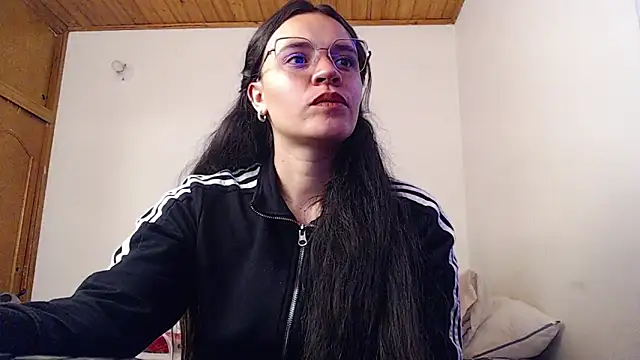 Snapshot of Shanel_Lozano chatting on June 4, 5:30 pm Shanel Lozano online show from June 4, 5:30 pm