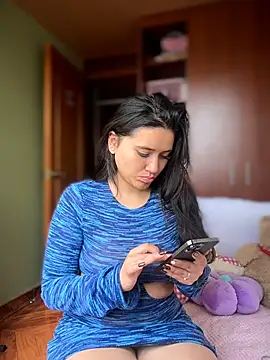Snapshot of Veronica_Wins_ chatting on June 25, 2:10 pm Veronica Wins online show from June 25, 2:10 pm