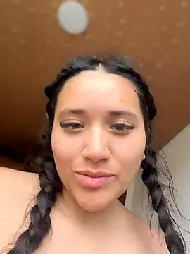 Snapshot of Veronica_Wins_ chatting on July 1, 2:29 pm Veronica Wins online show from July 1, 2:29 pm