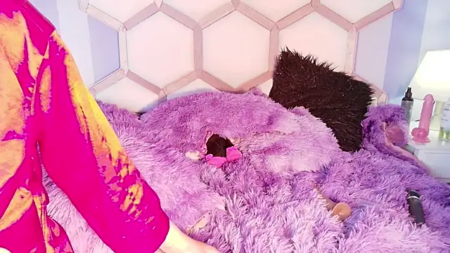 yvi taylor online show from February 7, 12:47 am