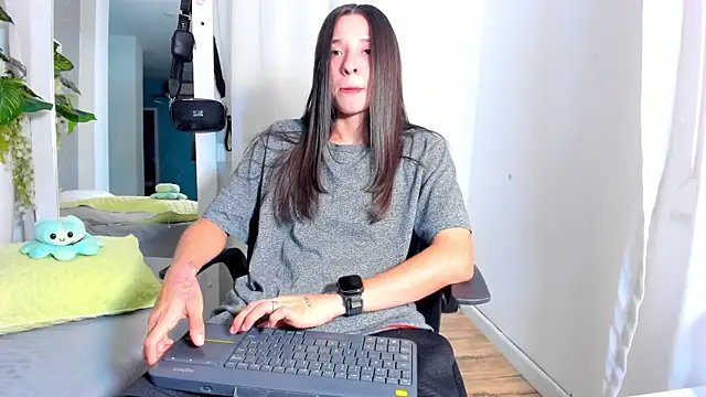 ViictoriiaSaenz online show from April 28, 5:12 am