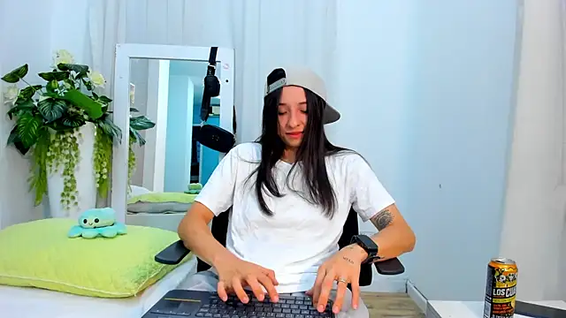 ViictoriiaSaenz online show from April 29, 5:22 am