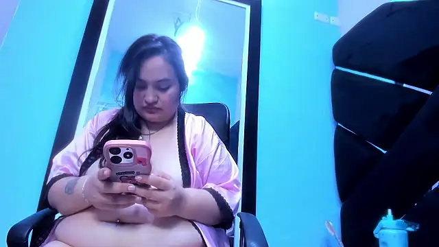 MiaRouss69 online show from April 29, 7:45 am
