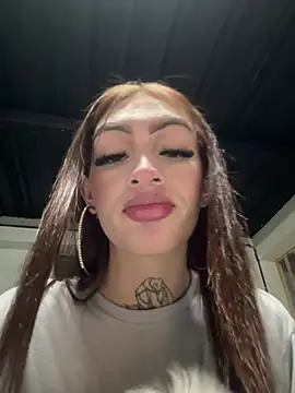 Snapshot of lizz_lunna chatting on May 27, 2:19 am lizz lunna online show from May 27, 2:19 am