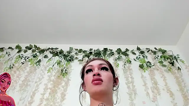 Snapshot of lizz_lunna chatting on June 5, 10:37 pm lizz lunna online show from June 5, 10:37 pm