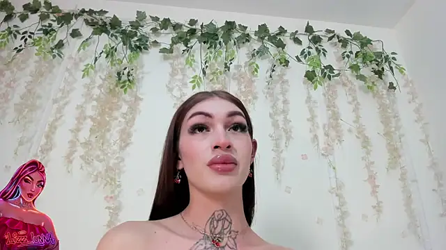 Snapshot of lizz_lunna chatting on June 16, 8:44 pm lizz lunna online show from June 16, 8:44 pm