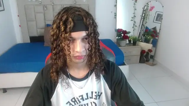Snapshot of Axel_fox77 chatting on June 20, 12:47 am Axel fox77 online show from June 20, 12:47 am