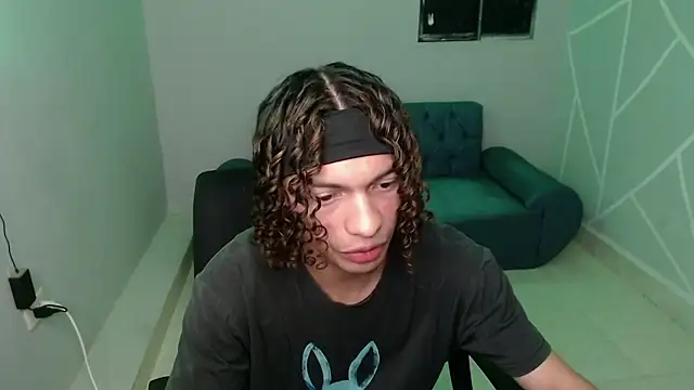 Snapshot of Axel_fox77 chatting on July 21, 1:52 am Axel fox77 online show from July 21, 1:52 am