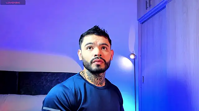 thiago ferrari  online show from March 15, 9:10 pm