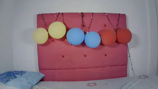 Snapshot of Mia_Suarez7 chatting on July 4, 12:06 am Mia Suarez7 online show from July 4, 12:06 am