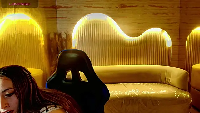 katalina r  online show from June 12, 1:32 pm