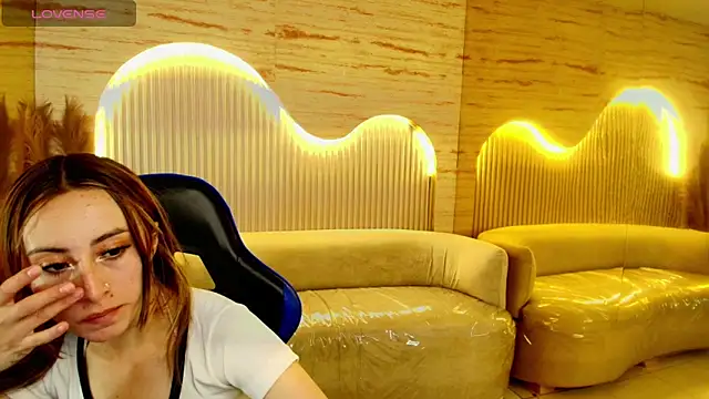 katalina r  online show from June 17, 7:59 pm