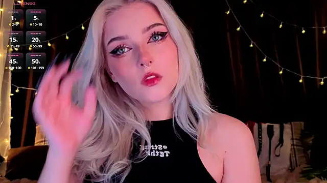 ShyniAlice online show from May 2, 3:33 am