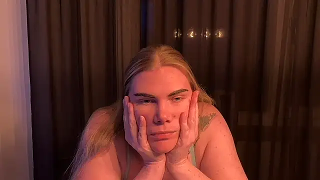 SexyBlondJoanna online show from March 12, 6:14 pm