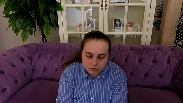 Snapshot of MikaFoxy chatting on April 1, 5:52 am MikaFoxy online show from April 1, 5:52 am