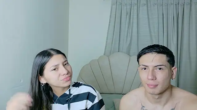 Snapshot of ScarlettAndLucas chatting on June 18, 10:19 am ScarlettAndLucas online show from June 18, 10:19 am