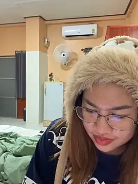 Ponthip online show from February 2, 7:45 pm