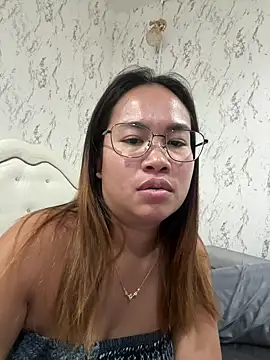 Ponthip online show from April 25, 2:25 pm