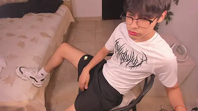 IamJuanJoc online show from April 29, 4:38 am